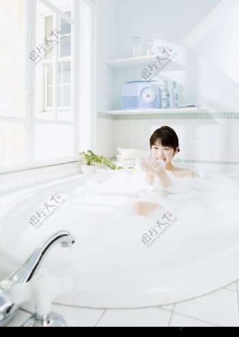 女性轻松淋浴0113