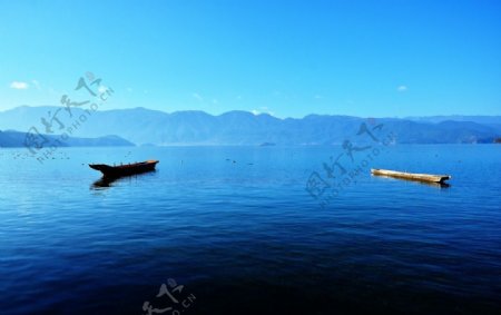 泸沽湖的孤舟