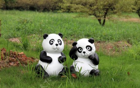 两只熊猫