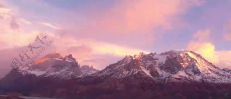 西藏雪山云雾缭绕高清实拍视频素材
