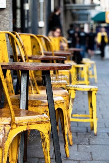 木材街黄色金属复古椅子椅子座位铁遇险