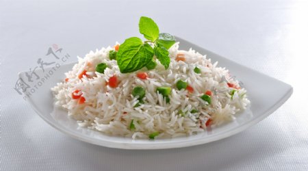 盘子里的米饭图片