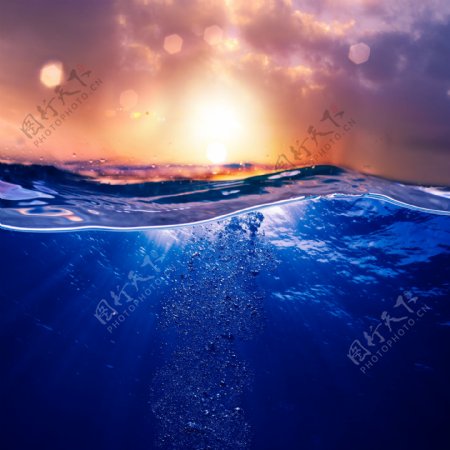 美丽海水与阳光图片
