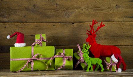 圣诞礼物与鹿子图片
