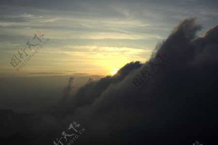 黄山日出时的云海美景图片