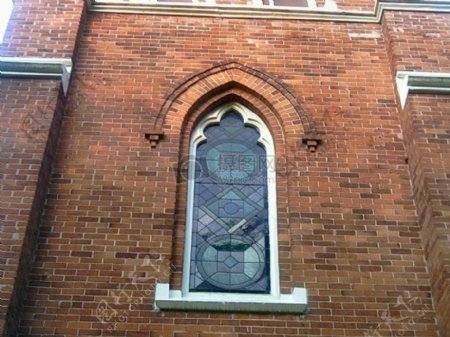 教堂的拱形窗口