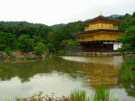 日本河边寺庙