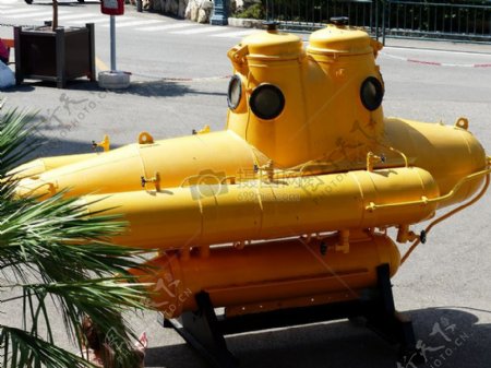 黄色的潜水船