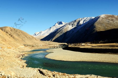 西藏雅鲁藏布江风景