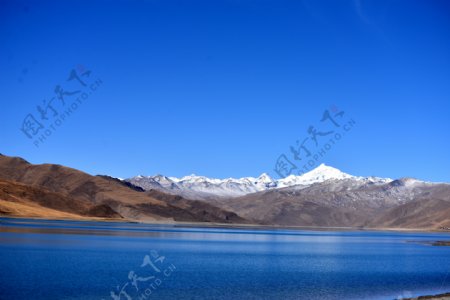 西藏羊卓雍措风景