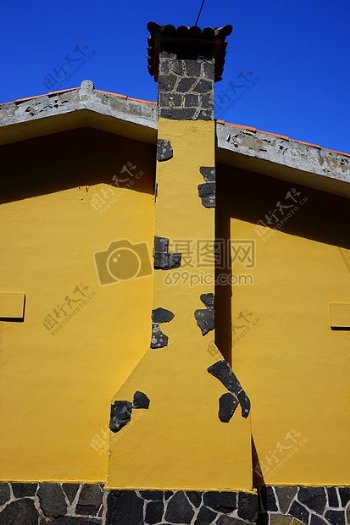 房子的黄墙