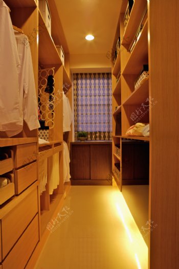日式家居空间和衣柜图片