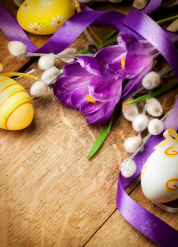 木板上的鲜花彩蛋图片