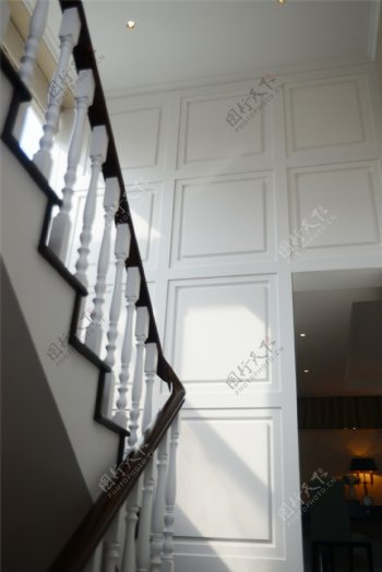 现代转角楼梯家装效果图