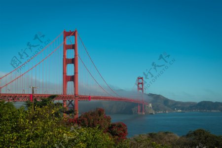 红色桥梁风景图片