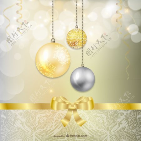 金色和银色的圣诞装饰品