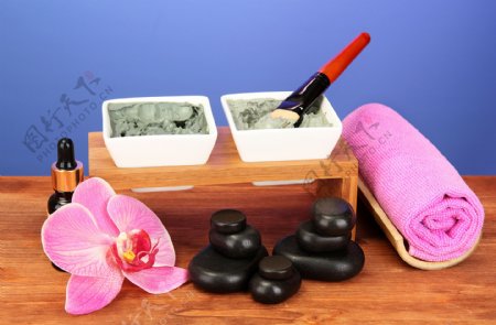 spa水疗石与毛巾图片