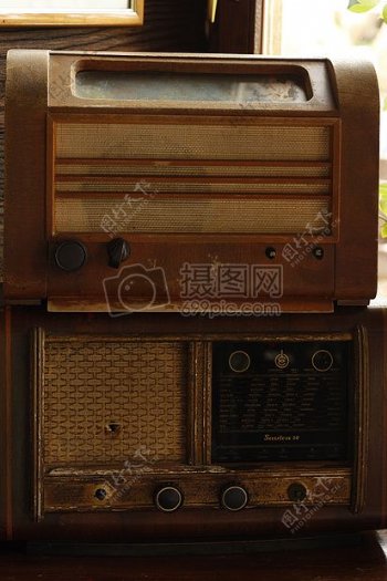 破旧的收音机