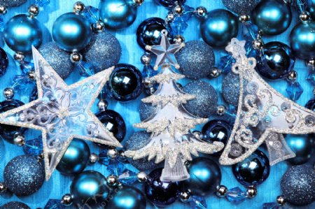 蓝白色圣诞装饰品图片