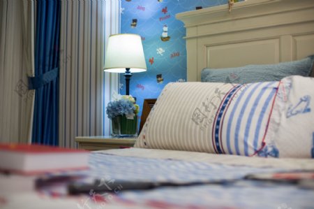 美式蓝色卧室大床设计图