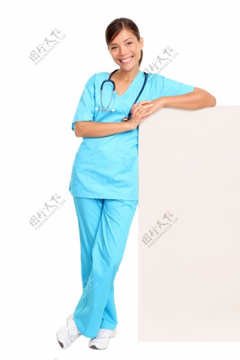 穿蓝色衣服的医生图片