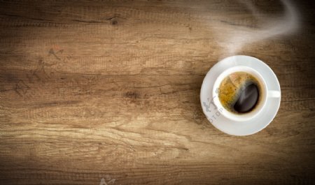 木板上的咖啡图片