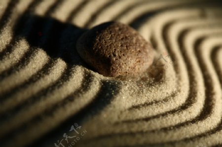沙纹上的石砂图片