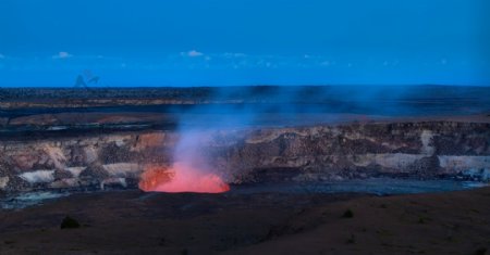火山熔浆图片.
