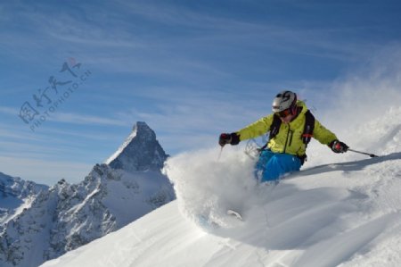 雪山滑雪背景运动人物雪橇特技