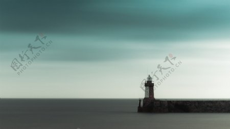 海上灯塔背景图