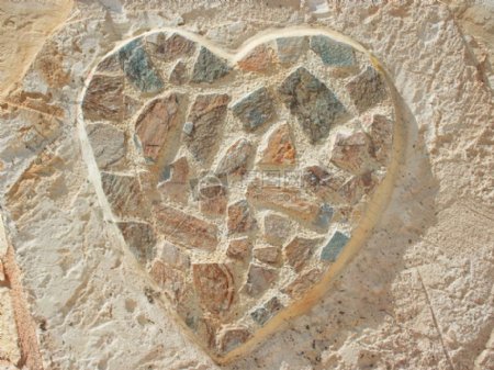 石块组成的心形图案