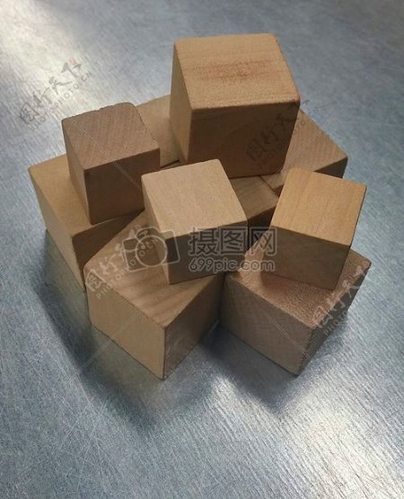 木块堆成的积木