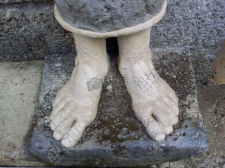 雕塑的双脚