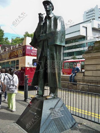 伦敦街头的铜像