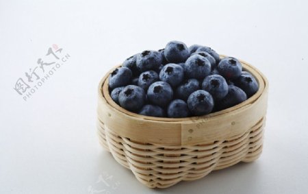 竹筐蓝莓