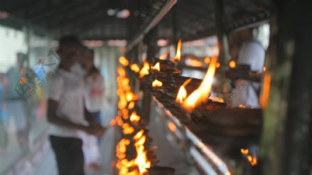 斯里兰卡寺庙燃烧蜡烛