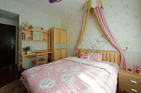 现代清新卧室童真粉色窗帘室内装修效果图