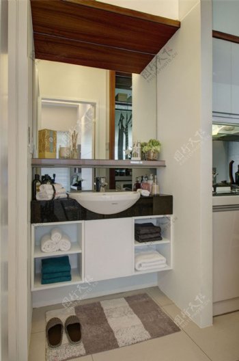 现代时尚卫生间白色背景墙室内装修效果图