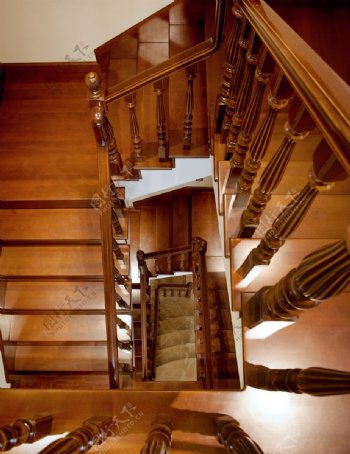 美式别墅楼梯装修效果图