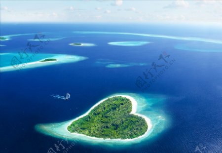 浪漫的海中小岛