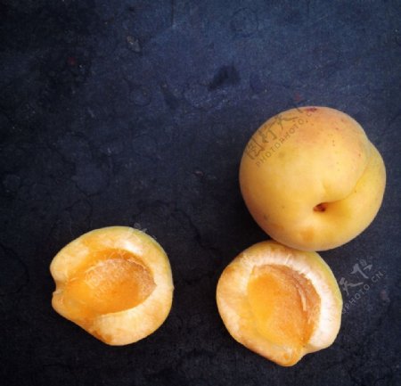 黄澄澄的杏子