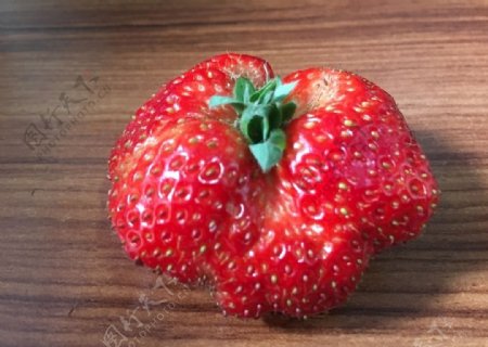 花朵形状的草莓