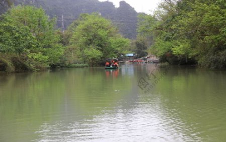 綠樹綠水