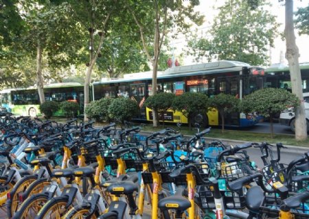 共享单车自行车公交车