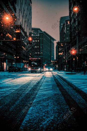 城市街道雪景