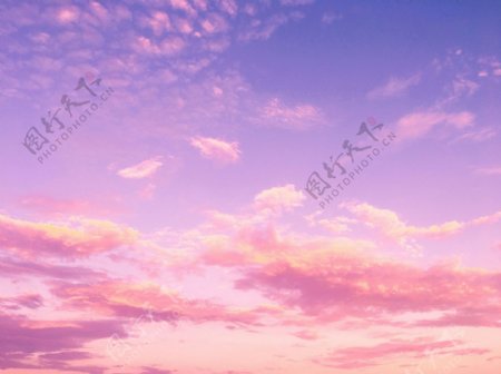 彩色云朵粉色背景