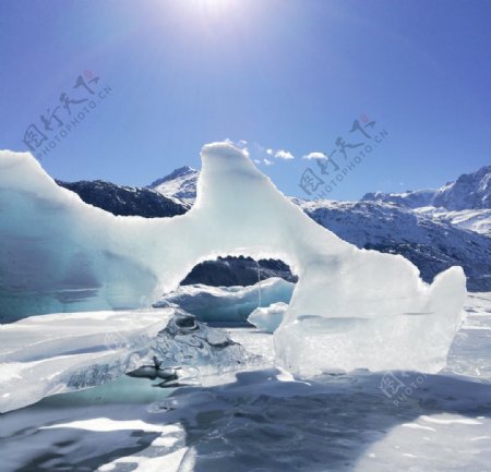 蓝天雪地冰川风景图片