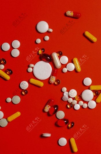 维生素药品红色药丸背景素材图片