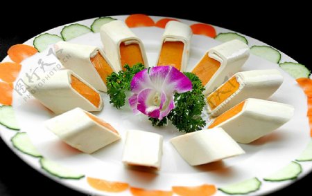 粤菜广东菜珊瑚奶黄卷图片