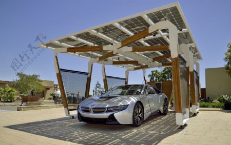 宝马电动车太阳能充电站图片